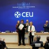 Imagen de Javier Milei recibió una medalla de honor en España y afirmó que hoy en Argentina "un tercio de los chicos dejó de ser pobre"