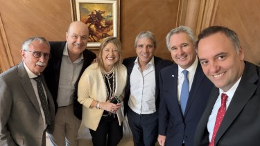 Adorni pierde apoyos: aliados y opositores coinciden en reclamar su renuncia