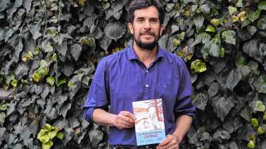 Mario Figueroa, el escritor patagónico que desafía las aulas: “No comparto la mirada apocalíptica de que los chicos ya no leen”