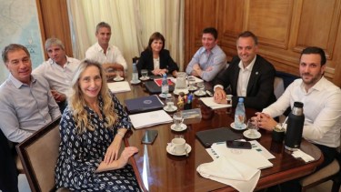 El Gobierno evalúa reunir la mesa política para descomprimir tensiones internas tras la polémica por Michelli