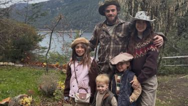 Nahitan Nández visitó Bariloche tras quedar afuera del Mundial 2026: Boca sueña con su regreso este mercado de pases