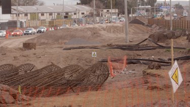 Avenida Mosconi: comenzaron a construir las bases del puente elevado que cambiará el acceso a Neuquén