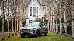 Toyota amplía su ofensiva electrificada con la RAV4 PHEV y el bZ4X