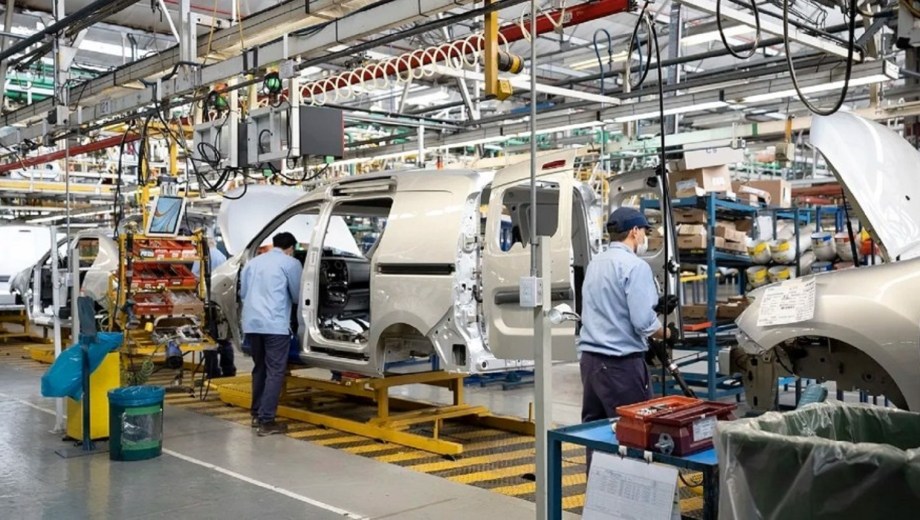 La economía creció 2,3% en el arranque del año, pero con caída de la inversión