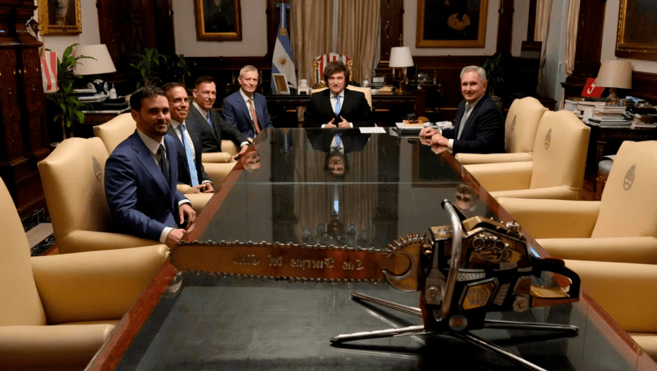 Mano a Mano. El presidente Javier Milei recibió a Peter Thiel en Casa Rosada a mediados de abril.