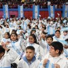 Imagen de En 10 fotos, así se vivió la promesa de la bandera en Neuquén: más de 700 estudiantes coparon el Ruca Che