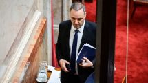 Imagen de Manuel Adorni dejará su cargo en YPF, a menos de 24 horas de la renuncia como Jefe de Gabinete