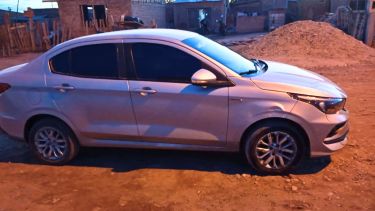 Le pidieron un viaje en Roca, lo amenazaron con armas y le robaron el auto: una mujer quedó detenida
