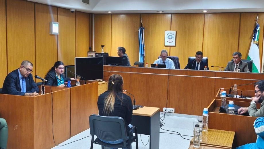 El Tribunal de Roca analiza las pruebas testimoniales y periciales antes de los alegatos finales por la agresión sufrida por el joven frente al boliche.