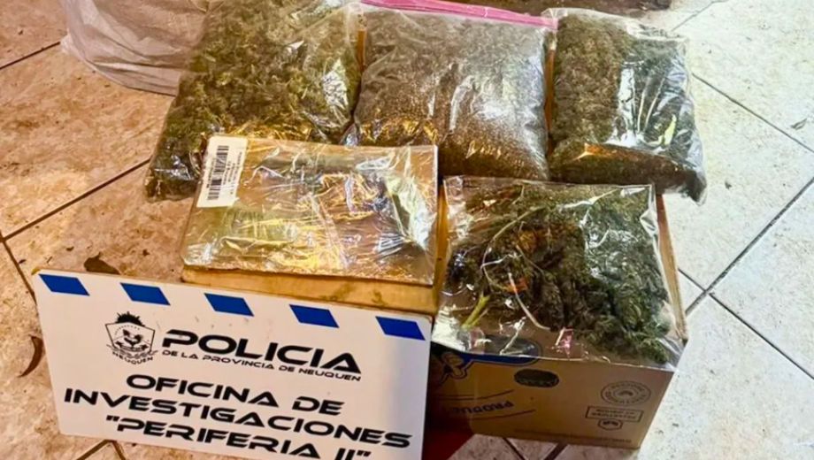 Parte de los estupefacientes incautados durante los procedimientos realizados en distintos domicilios de Villa Obrera.
