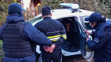 Persecución en Bariloche: detuvieron a un prófugo con captura vigente y hallaron equipos para abrir autos