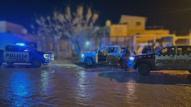 Tensión en Centenario: una denuncia por disparos terminó con tres demorados y un arma secuestrada