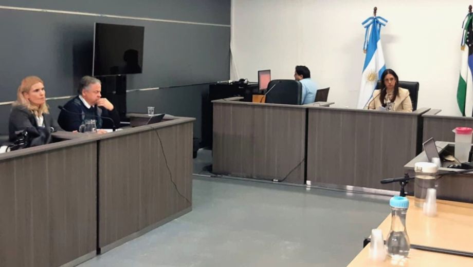 La audiencia se realizó en el Foro Penal de Cipolletti y permitió incorporar a un nuevo sospechoso a la causa que investiga el ataque armado ocurrido en marzo.
