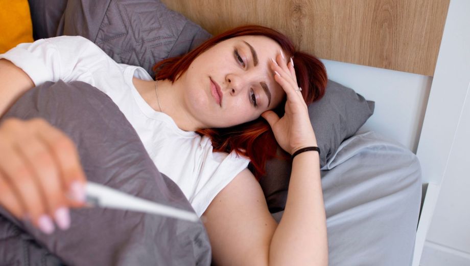 Tomarse la temperatura de manera correcta ayuda a detectar la fiebre con mayor precisión y a tomar decisiones adecuadas sobre el cuidado de la salud.