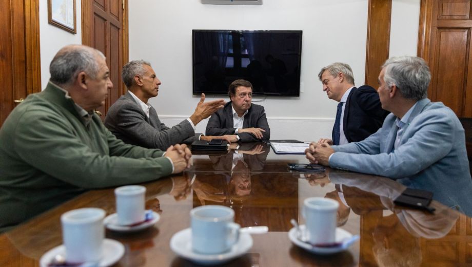 El encuentro reunió a autoridades provinciales y representantes del Gobierno para abordar estrategias de desarrollo productivo y generación de empleo. Foto: gentileza.