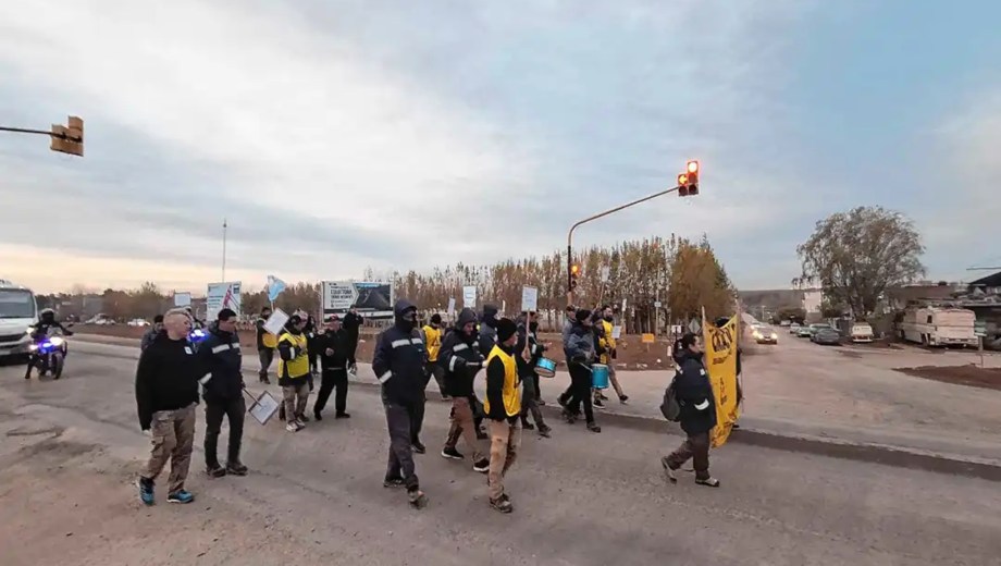 Trabajadores viales, se habían manifestado, sobre ruta 17.
