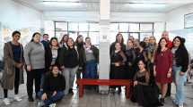 Imagen de Ni Una Menos: un Banco Rojo en la Terminal de Roca abre un mes de actividades contra la violencia de género
