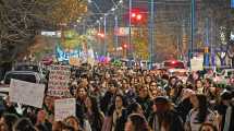 Imagen de Ni Una Menos: multitudinaria marcha en Roca con reclamos por justicia y más políticas de protección