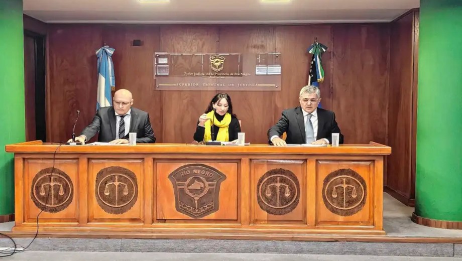 Los jueces de izquierda a derecha del TI, Zimmermann, Custet Llambí y Cardella.
