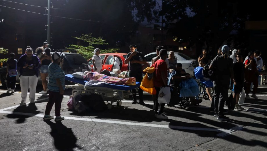 Buscan sobrevivientes en Caracas. Foto: Reuters.