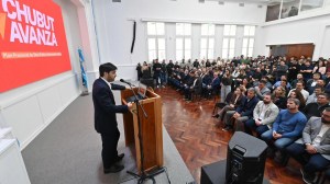 Chubut: Torres se anticipó al mundial y lanzó un millonario plan evocando a un exgobernador 