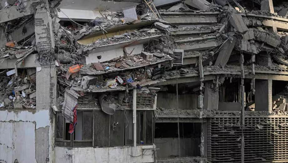 El doble terremoto que sacudió el norte de Venezuela dejó miles de víctimas y continuará generando réplicas durante los próximos días, según explicó un especialista argentino. Foto: Federico Parra- AFP.