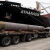 Imagen de Vaca Muerta Oil Sur: cargaron en Buenos Aires más de 700 caños que irán a Punta Colorada