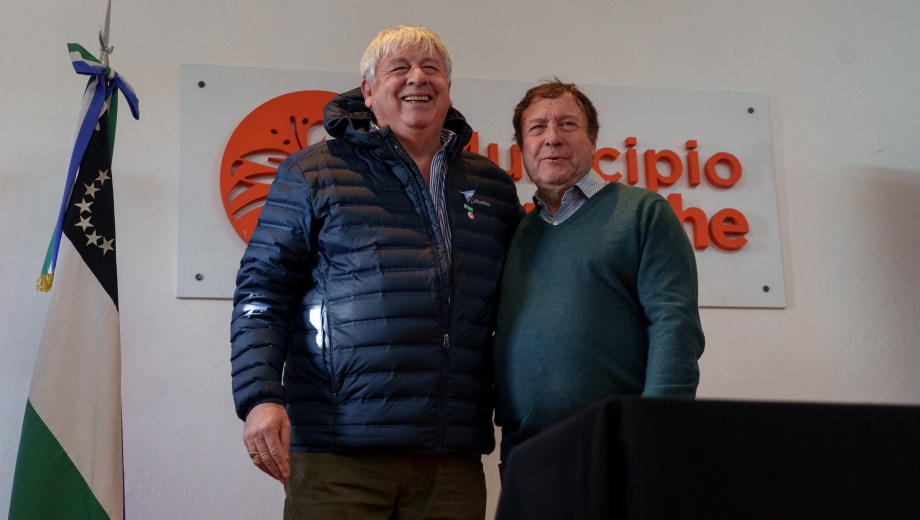 Walter Cortés y Alberto Weretilneck compoartieron un día de actos, inauguración y recorridas en Bariloche. Foto: Marcelo Martinez