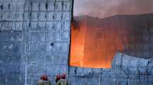 Imagen de Voraz incendio en Cipolletti: el fuego arrasa con un depósito de La Anónima, hay pérdidas totales