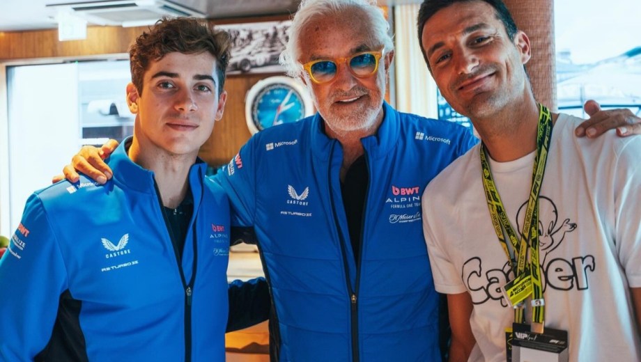 Scaloni junto a Briatore y Colapinto en la previa al GP de Bélgica.