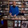 Imagen de El refugio de los amantes del cine: uno de los últimos videoclubes del país resiste en Bariloche