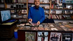 El refugio de los amantes del cine: uno de los últimos videoclubes del país resiste en Bariloche