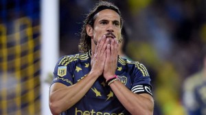 Nuevo revés para Cavani en Boca: evalúa una operación y podría estar varios meses fuera de las canchas
