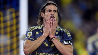 Nuevo revés para Cavani en Boca: evalúa una operación y podría estar varios meses fuera de las canchas