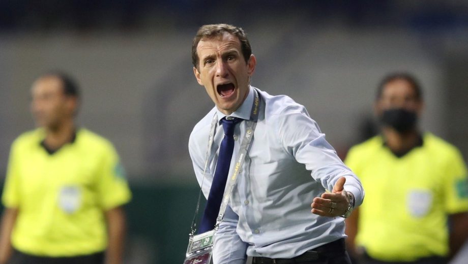 Según trascendió del seno interno de Boca, el Vasco sería el principal candidato de Riquelme.