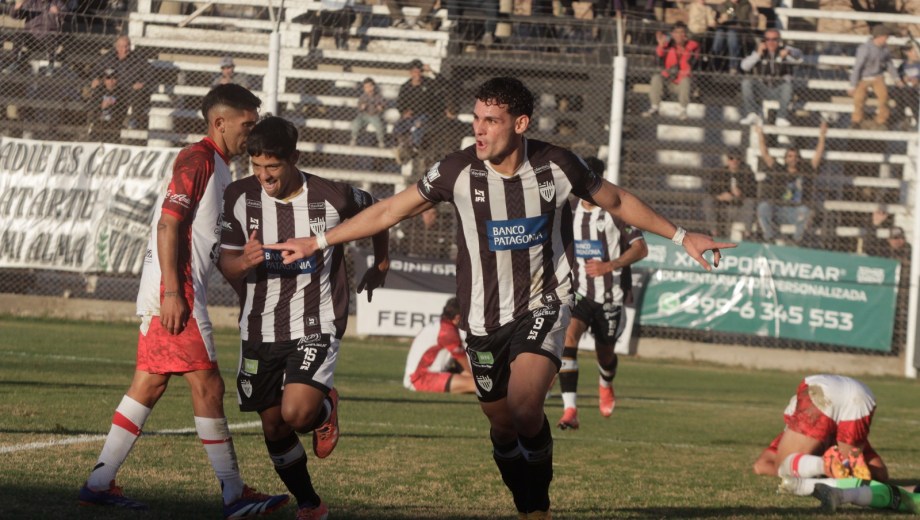 Federico Acevedo es uno de los goleadores del Federal A. (Foto: Oscar Livera)