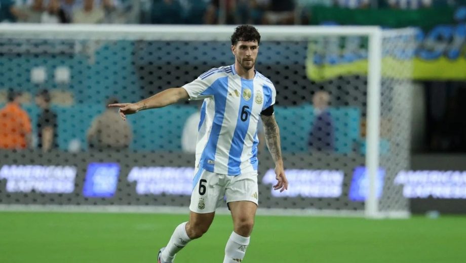 El defensor viene de una gran temporada en la Premier League. 