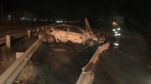 Accidente fatal en Ruta 22: murió un hombre atrapado en el incendio de un auto en Río Negro este domingo