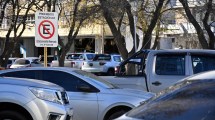 Imagen de «Misión imposible»: el dilema para estacionar en Viedma, donde el 66% de los habitantes se mueve en auto