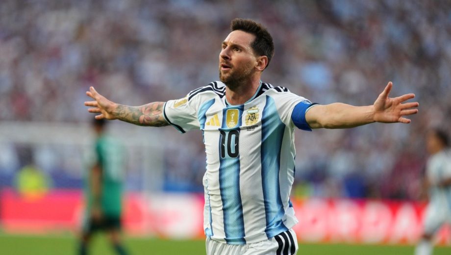 Messi metió los tres goles de Argentina contra Argelia. (Foto: AP)