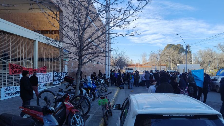 La audiencia de hoy  fue acompañada por una movilización de la comunidad universitaria.