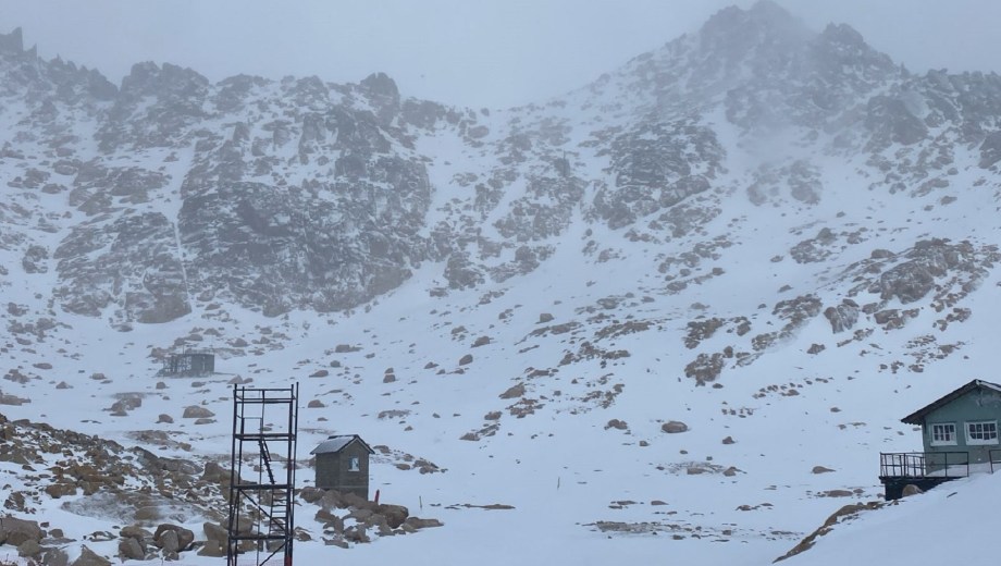 El invierno se adelanta en Bariloche: nieve fresca en el Catedral. Foto: gentileza 