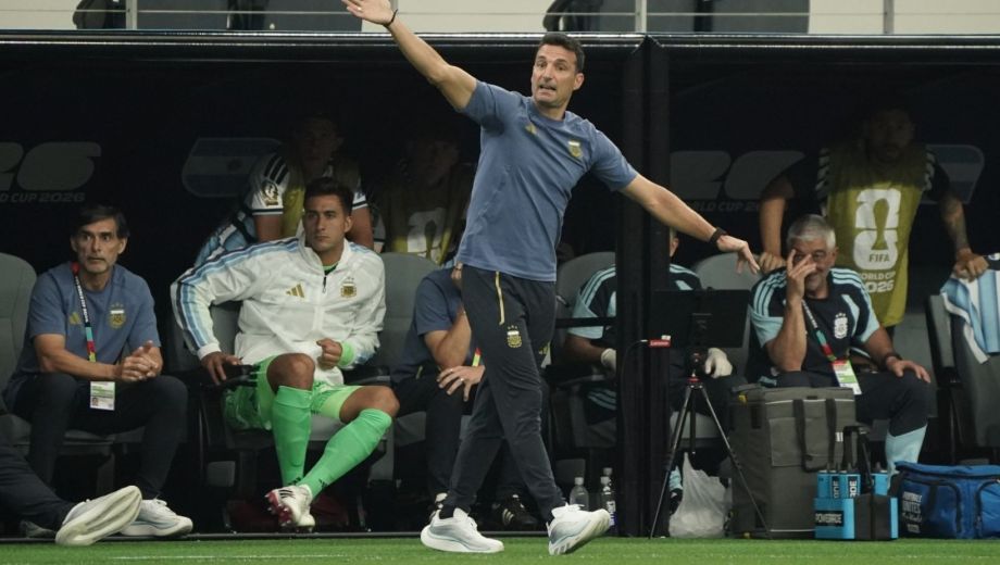 El DT de la Selección meterá mano en el equipo. Muchos cambios contra Jordania y retoques a partir de los cruces directos. (Clarín Fotografía)