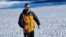 Imagen de Cómo se formaron las misteriosas esferas de hielo de Copahue: «la primera y única vez que veo este fenómeno”