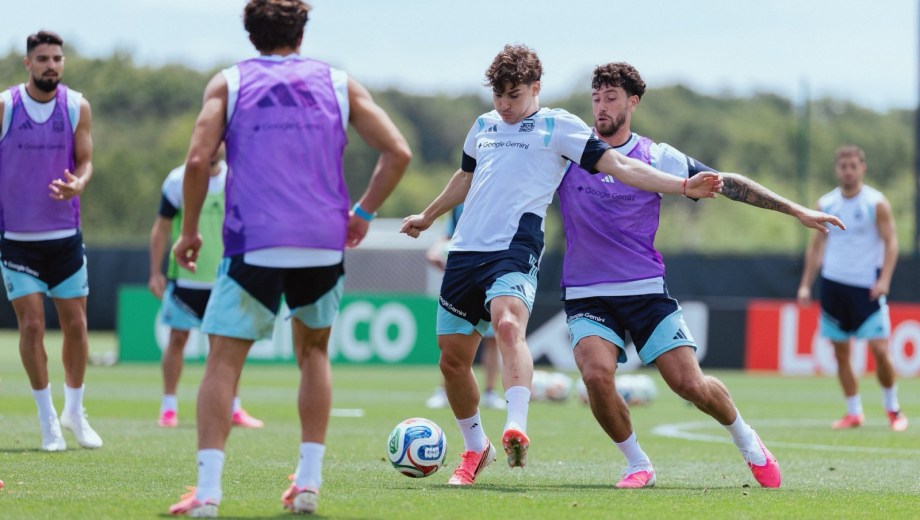 AFA. El dilema de Scaloni, entre darle oportunidad a los suplentes o mantener a los referentes. 