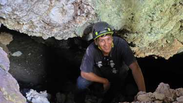 De los túneles de Jacobacci a las cavernas de Perú: la pasión de Emer por el mundo subterráneo