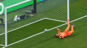 Muslera y otro grave error en Uruguay: Bielsa lo cambió en el entretiempo por Rochet