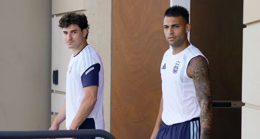 Julián Álvarez y Lautaro Martínez compartirán delantera esta noche frente a Jordania. (Foto: Aníbal Greco - La Nación)