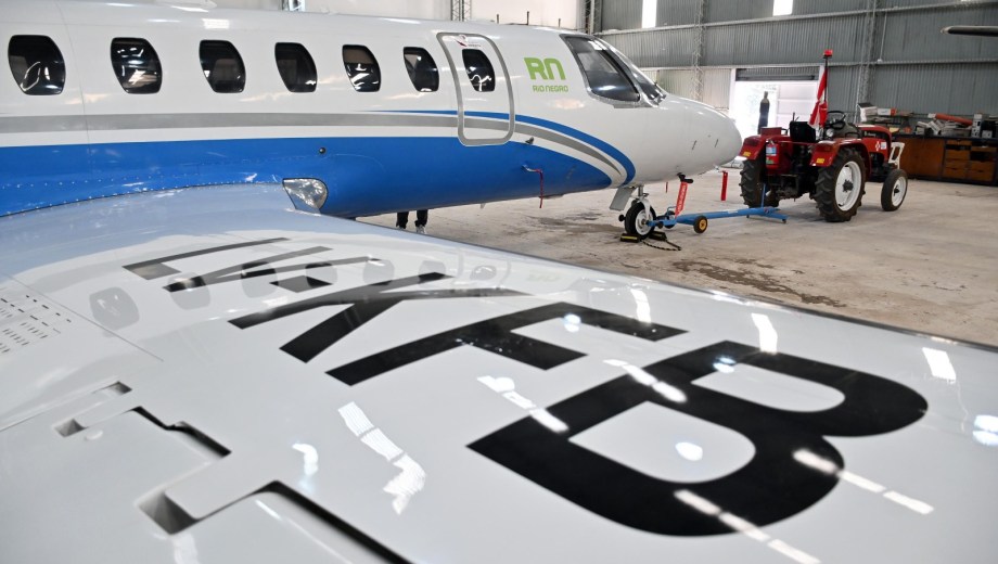 La aeronave oficial fue vendida en 2024 por 2,6 millones de dólares, operación que dio origen a la denuncia archivada por la FIA. Foto: Marcelo Ochoa.