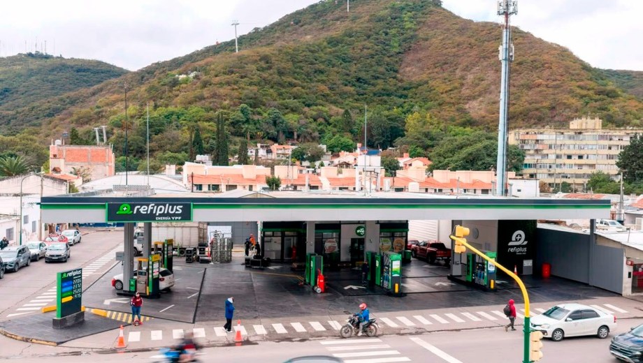 YPF lanzó Refiplus, un nuevo formato de estaciones de servicio. 